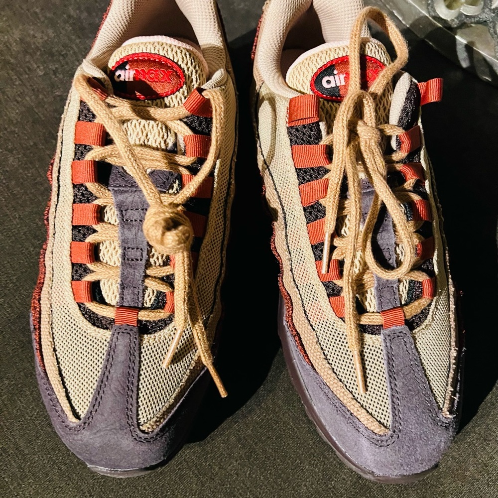 New Women’s Air Max 95 8.5